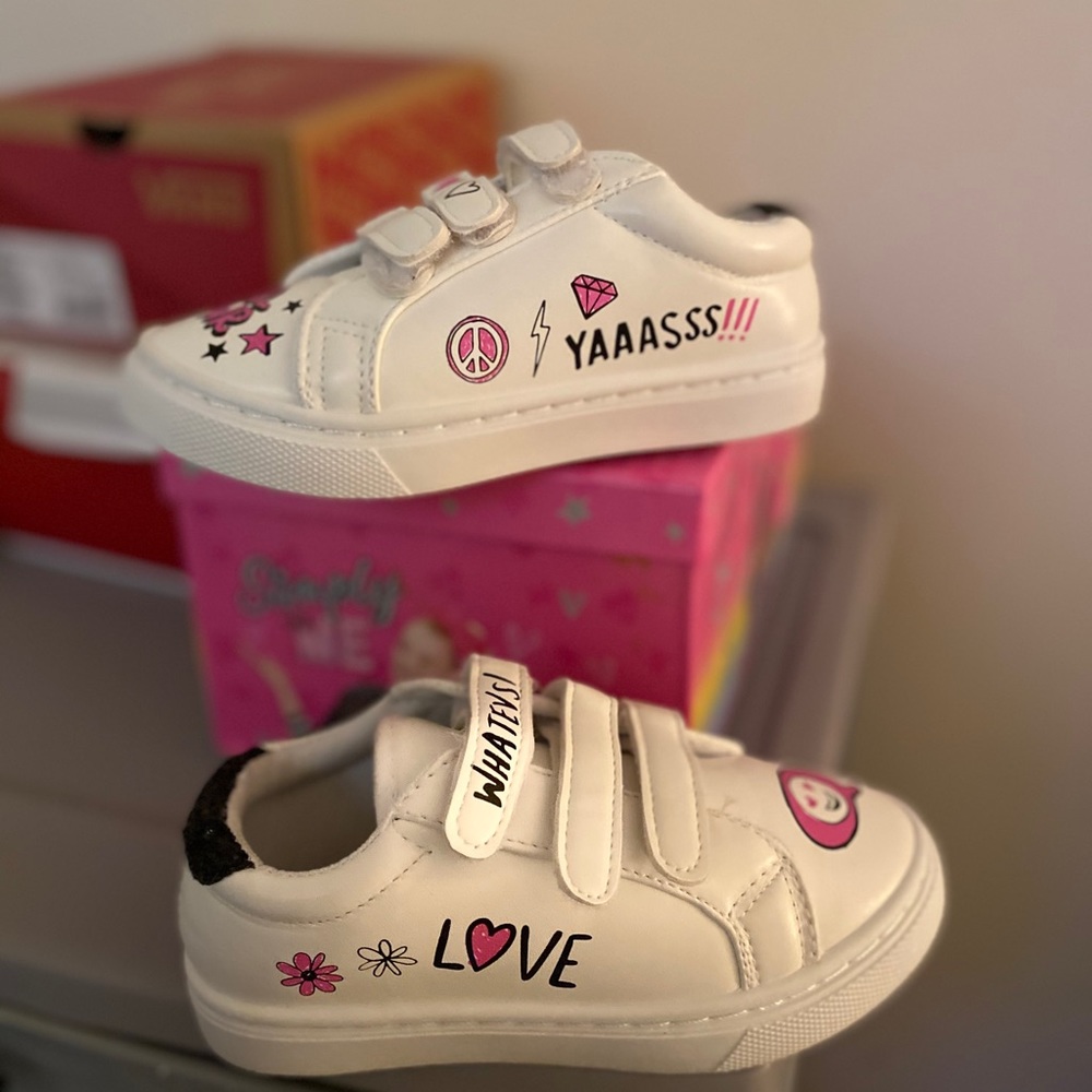 KIDS SHOES SIZE 10